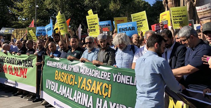 Suriyeliler eyleminde hükümete çağrı: Polisiye değil hukuki çözüm bulun