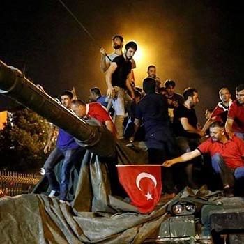 Çarpıcı 15 Temmuz anketi: Tekrar darbe girişimi olsa sokağa çıkar mısınız?