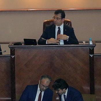 Ekrem İmamoğlu başkanlığında toplanan İBB Meclisi'nde borç tartışması