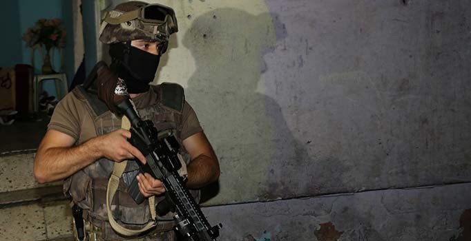 Ataşehir'de 50 adrese eş zamanlı uyuşturucu baskını: 50 şüpheli gözaltında