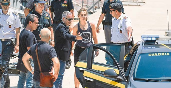 Dünyanın vicdanına demir attı