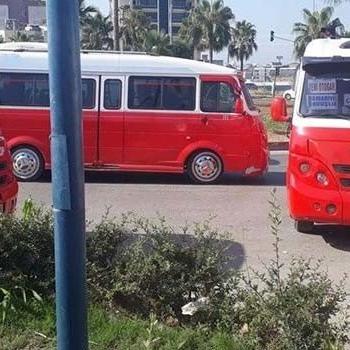 Mersin'de dolmuşçular, otogar yolunu trafiğe kapattı