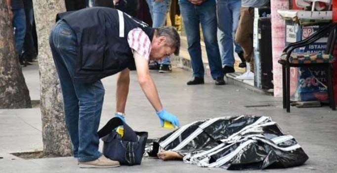 Eşinin amcası tarafından sokak ortasında öldürüldü