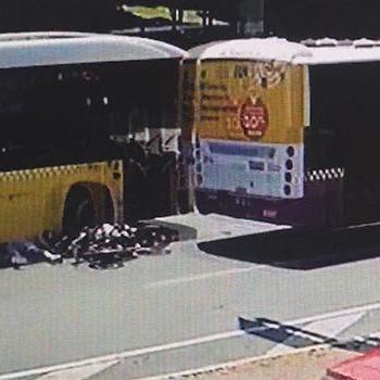Şişli'de 2 otobüsün arasına giren motosikletli metrelerce sürüklendi