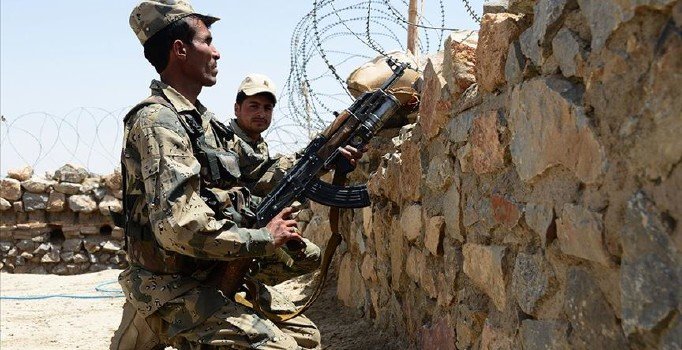 Pakistan'daki çifte saldırıda 10 asker öldü