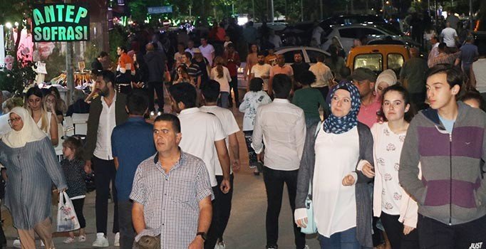 Çınarcık'a turist yağdı