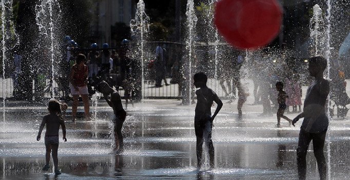 Japonya'da 5 bin 664 kişiyi güneş çarptı, 11 kişi öldü