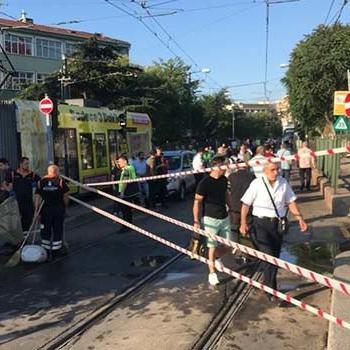 Son dakika! Cevizlibağ'da tanker tramvaya çarptı, seferler çift yönlü durduruldu