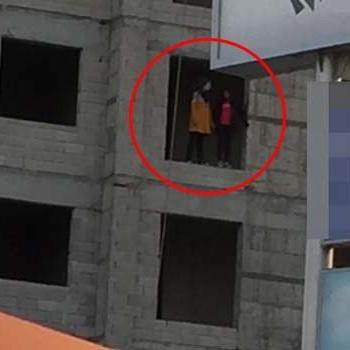 13 ve 16 yaşındaki iki kız çocuğu 4'üncü kattan atladı