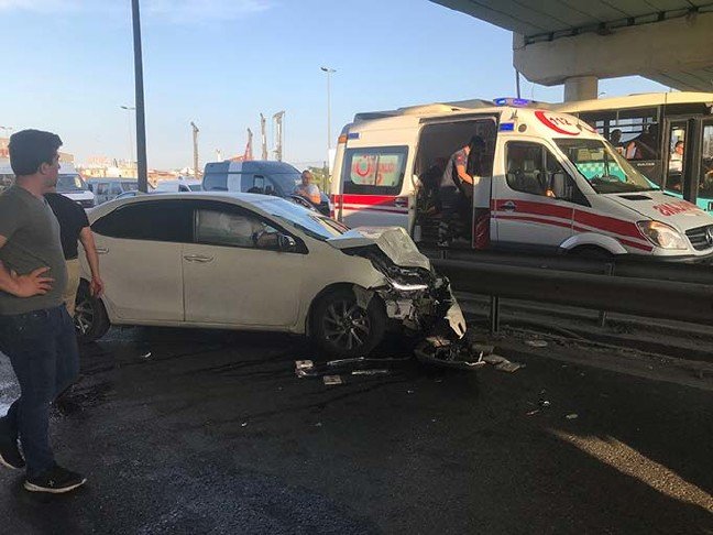 kucukcekmece-d-100-karayolunda-kaza-3-yarali_7057_dhaphoto1 19-08/03/kucukcekmece-d-100-karayolunda-kaza-3-yarali_7057_dhaphoto1.jpg