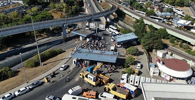 Büyük İstanbul Otogarı’nın otopark gişeleri İSPARK’a devredilmek üzere söküldü