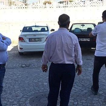 Kendi otomobilinin benzerine bindi, polis arayınca yanlışı fark etti