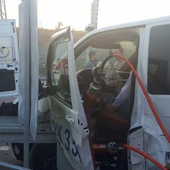 Sultangazi'de İETT otobüsü minibüse çarptı