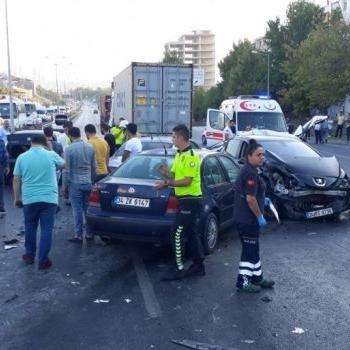 TEM Bağlantı Yolunda 7 araç birbirine girdi