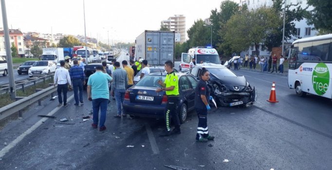 TEM Bağlantı Yolunda 7 araç birbirine girdi
