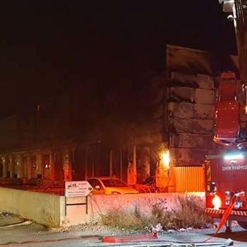 İzmir'de iki fabrika alevlere teslim oldu