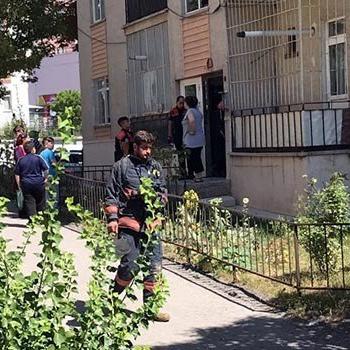 Eşinden ayrılmak istemeyen adam kendini yakmaya kalktı