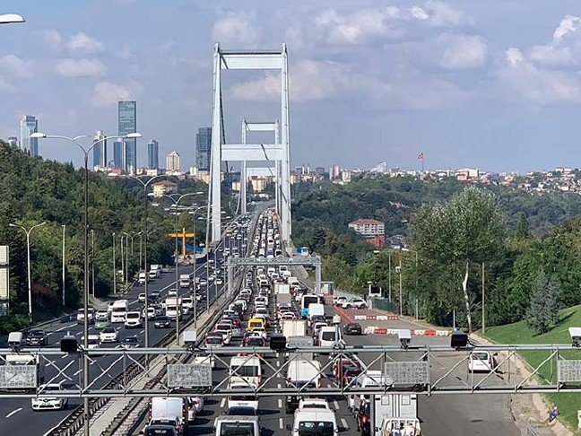 19-09/07/-ek-bilgi-fsm-koprusunde-hareketli-dakikalar_7623_dhaphoto1.jpg