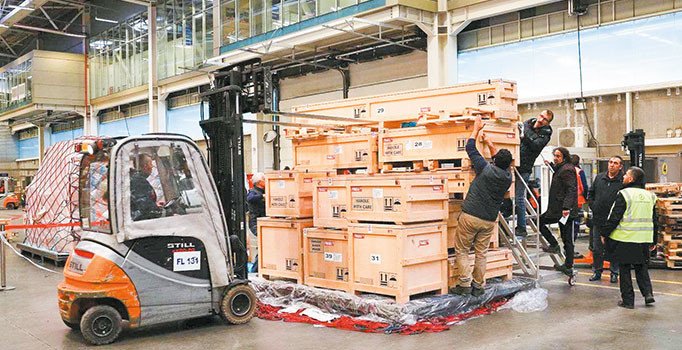 Kriz önce içeride sonra dışarıda çıktı