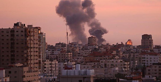 İsrail zulmü devam ediyor: Gazze'de birçok noktayı bombaladı