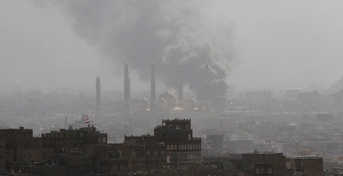 Husilere ait cephanelik patladı, 7 sivil öldü