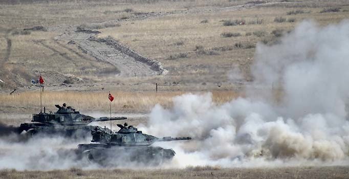 Barış Pınarı Harekatı'nda ilk gün bilançosu: 422 km'de 22 nokta