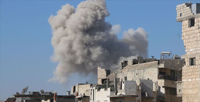 Esed rejiminden İdlib'e kara ve hava taarruzu