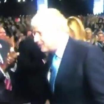 İngiltere Başbakanı Boris Johnson, siyahilerin elini sıkmadı