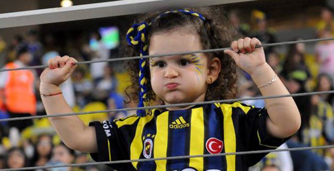 Fenerbahçe'den kız çocukları için futbol dersi