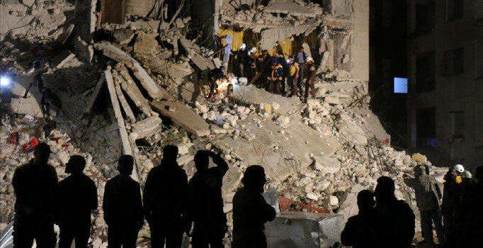 Esad rejiminden İdlib'e hava ve kara saldırısı