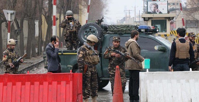 Afganistan'da Taliban saldırısı: 11 polis öldü