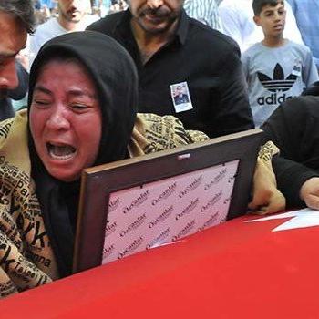 Şehit Uzman Onbaşı Mermer'i 20 bin kişi son yolculuğuna uğurladı