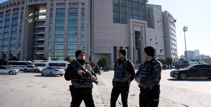 Çağlayan Adliyesi’ne silahlı saldırı ve gözaltı