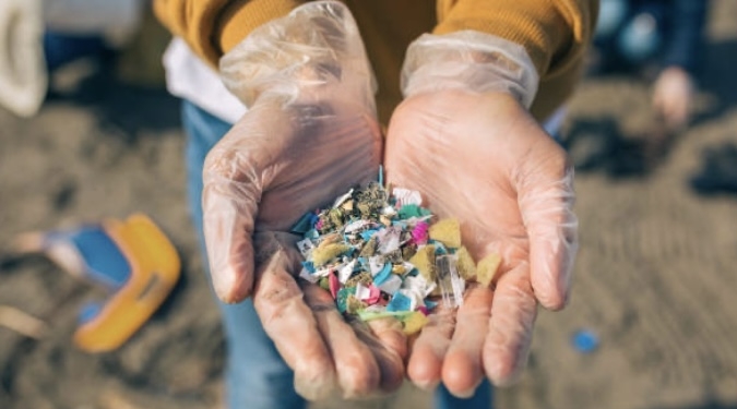 “Mikroplastik Kirliliği: Artan Endişe, Üreme Sağlığı Üzerindeki Potansiyel Etkileri”