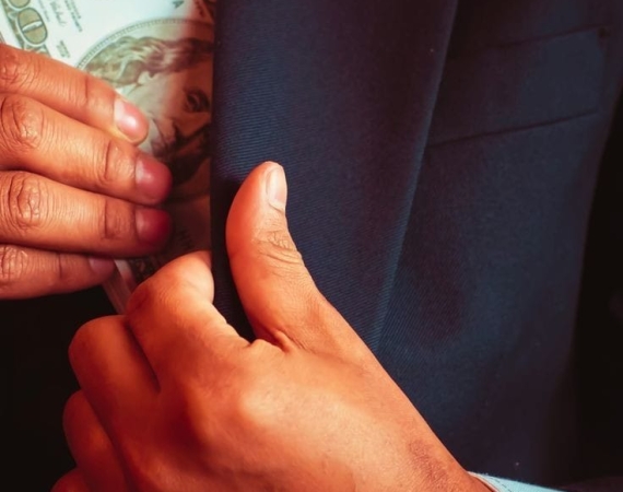 17303006371815353375